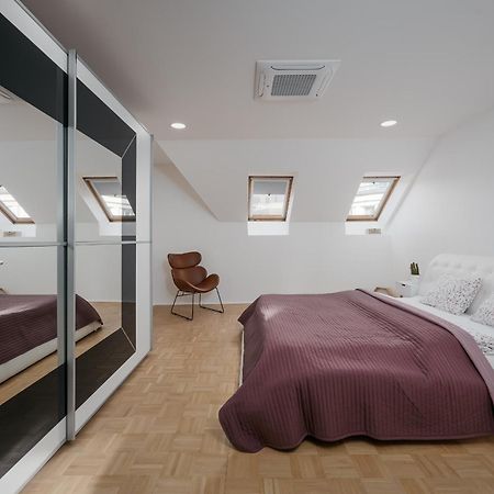 Dot 3 Bdr Apartment With Tyn Cathedral View & Ac براغ المظهر الخارجي الصورة