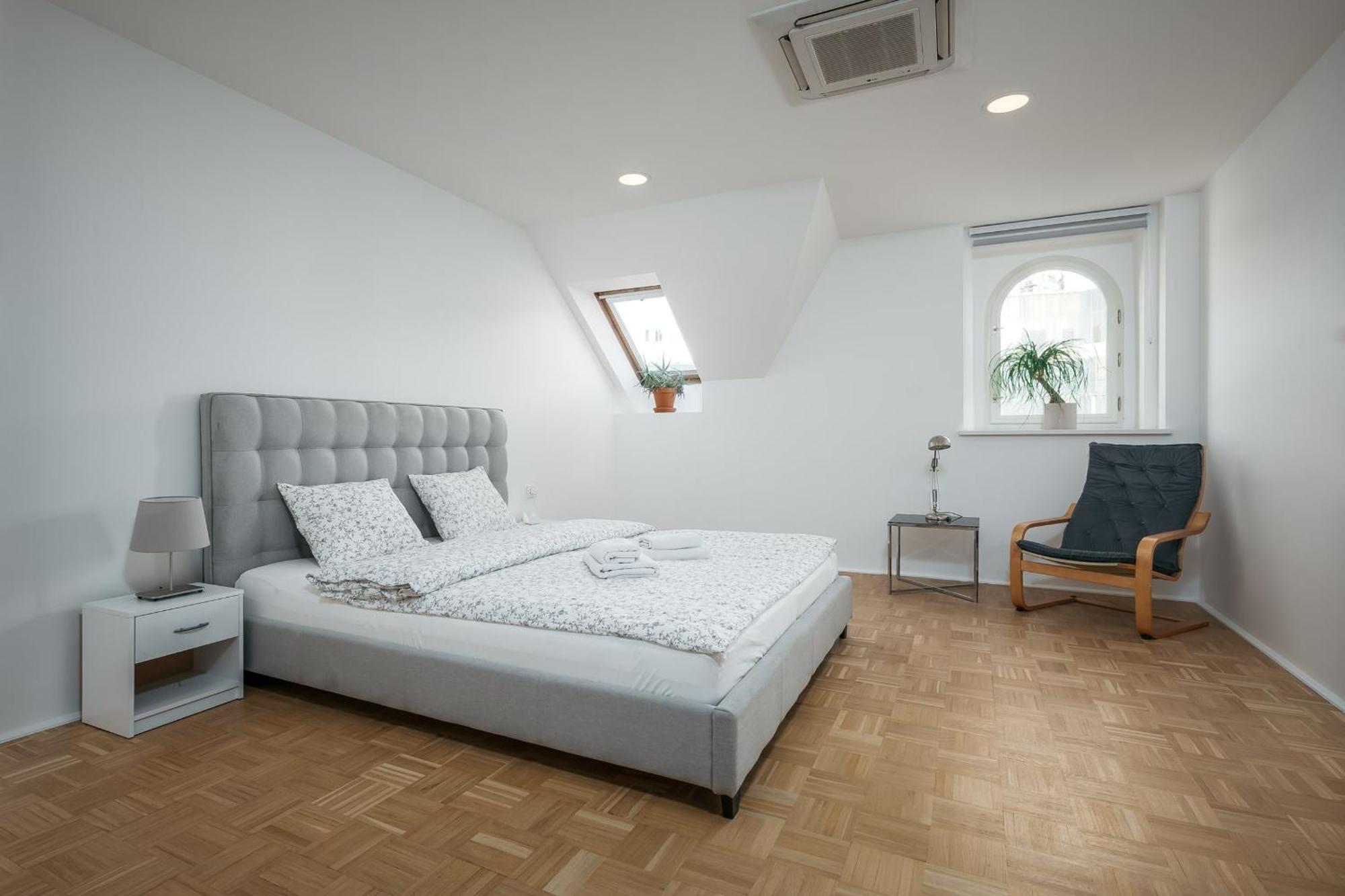 Dot 3 Bdr Apartment With Tyn Cathedral View & Ac براغ المظهر الخارجي الصورة