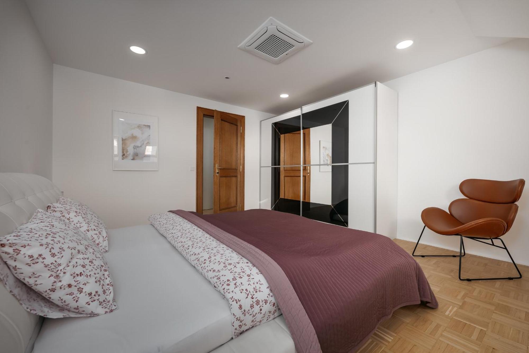 Dot 3 Bdr Apartment With Tyn Cathedral View & Ac براغ المظهر الخارجي الصورة
